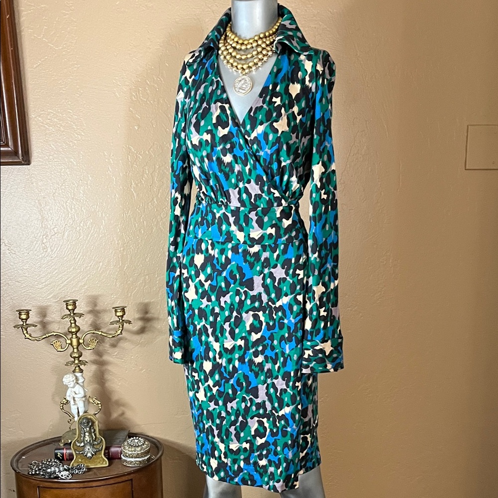 Diane Von Furstenberg Vintage And The Evolution Of The Wrap Silk Dress. SZ 8 - Picture 3 of 7